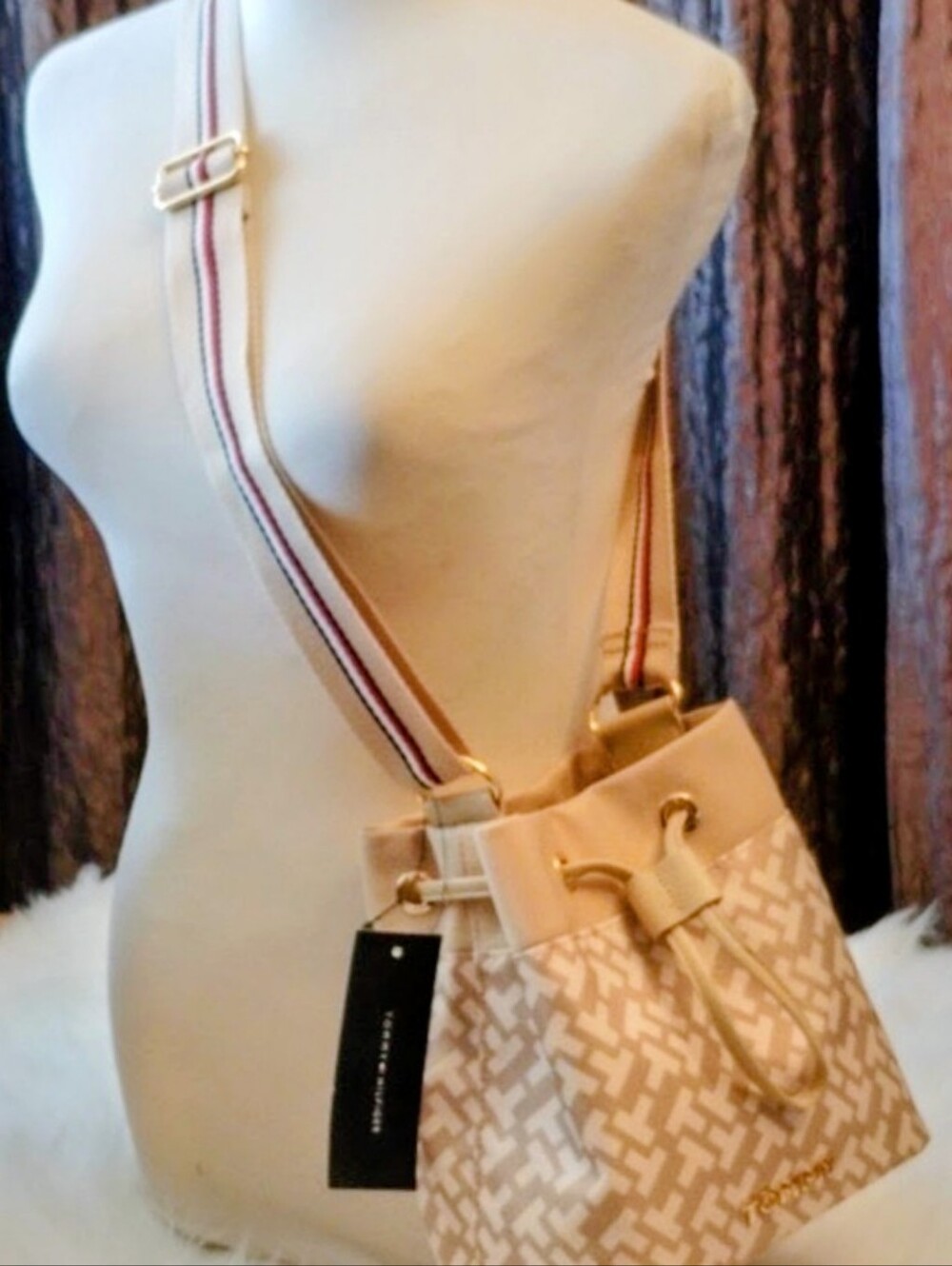 TOMMY HILFIGER BUCKET BAG CROSSBODY BEIGE TAN MONOGRAM NWT